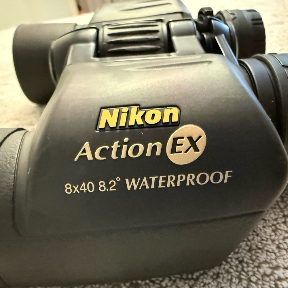 Nikon Action EX 8x40 Waterproof Binoculars with case
